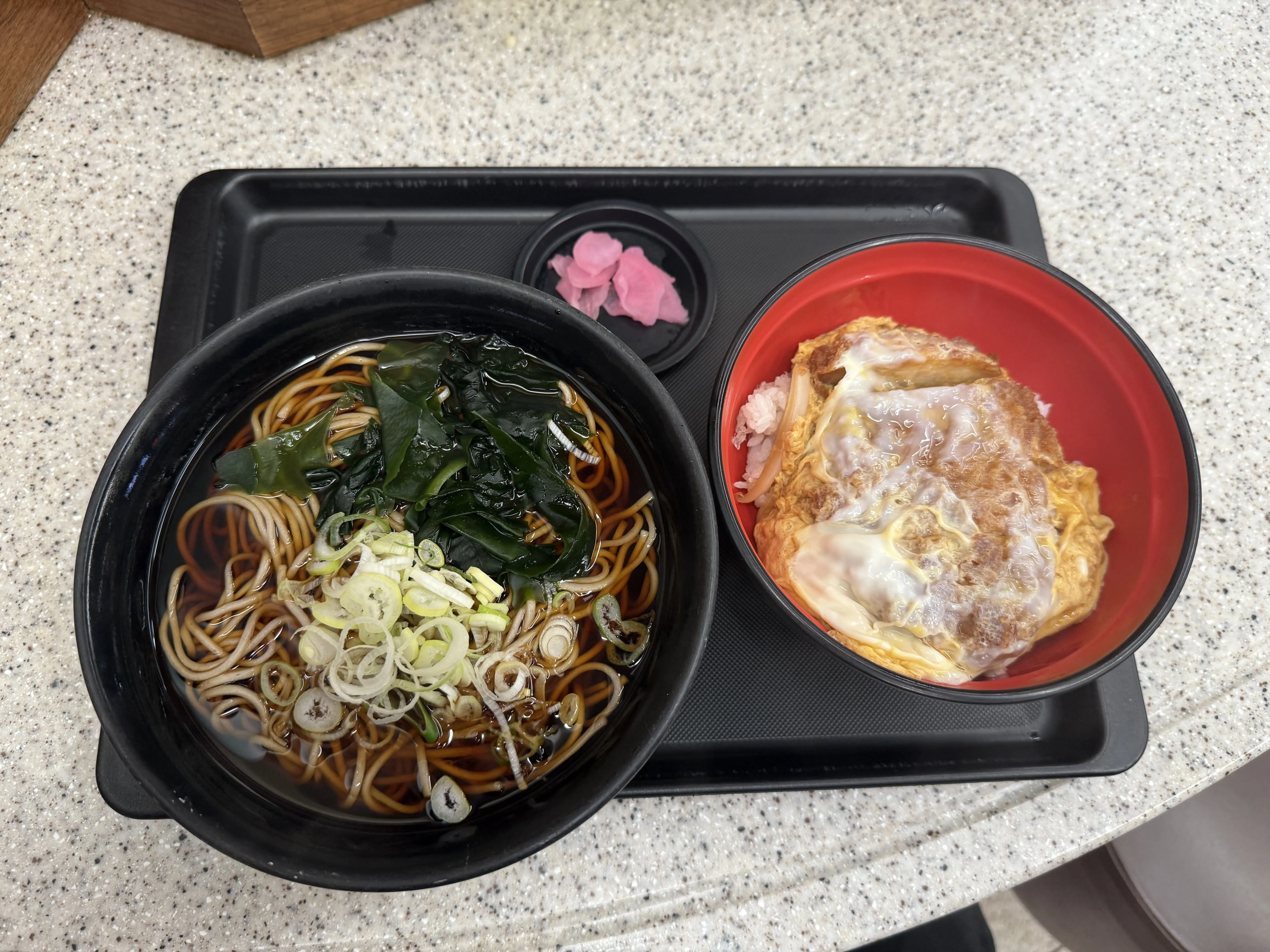 落地第一餐